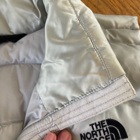 North Face down vest- size M - Picture 3 of 5
